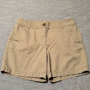 Ann Taylor LOFT Khaki Shorts Chino Style in Tan Size 2 6” inseam‎ EUC